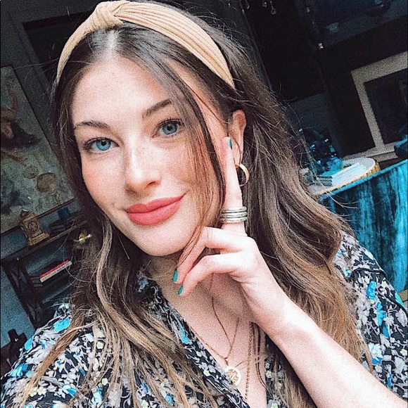 Meet your Posher, Vivian - Picture 2 of 2